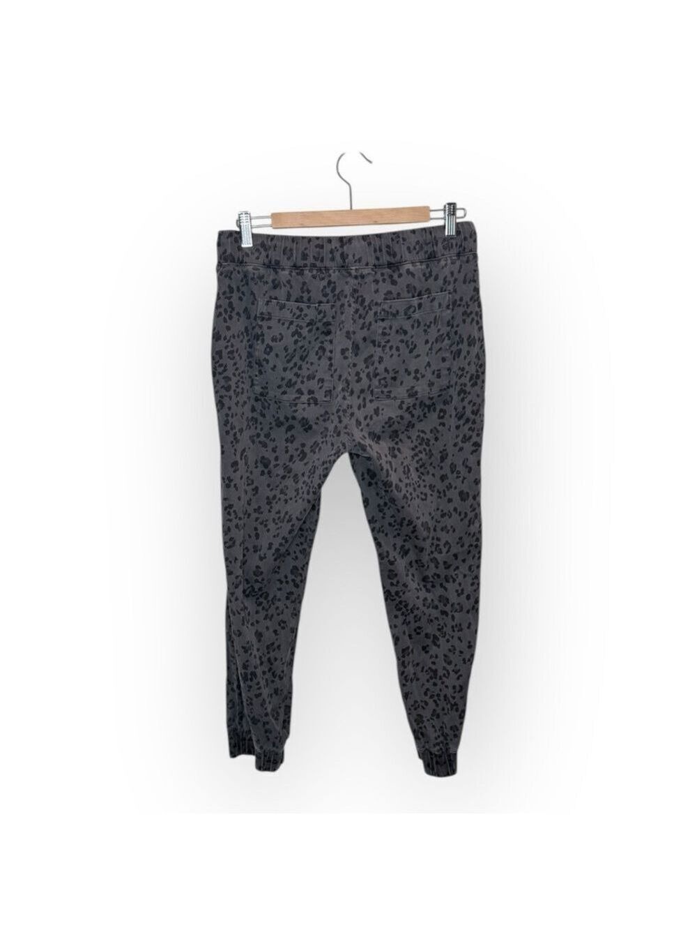Cloth & Stone Anthropologie Gray Leopard Joggers Size Medium - Picture 5 of 6